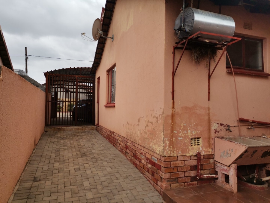 To Let 4 Bedroom Property for Rent in Mabopane North West